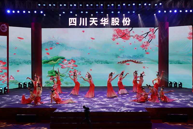 08 舞蹈：宏图锦鲤.jpg